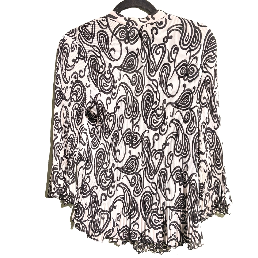Violet and Claire paisley top, women's size large